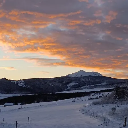 La Drai L'ame Du Trappeur Au Pied D'un Volcan